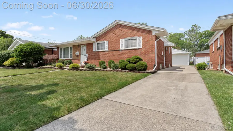 1862 Lakeview Street, Trenton, MI 48183 - #2