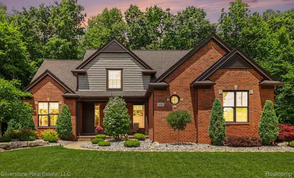 651 Wynstone Circle N, Oakland, MI 48363