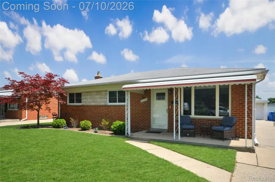 32354 Beechwood Drive, Warren, MI 48088 - #2
