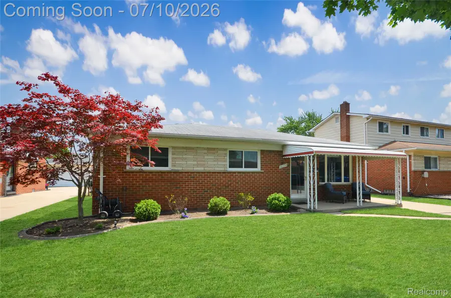 32354 Beechwood Drive, Warren, MI 48088 - #3