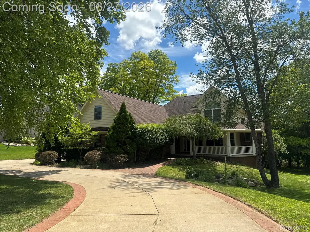 9015 Huron Bluffs Drive, White Lake, MI 48386 - #1