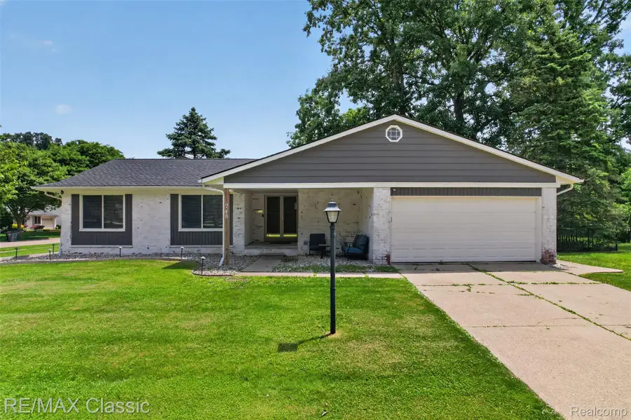 748 Randall Drive, Troy, MI 48085 - #2