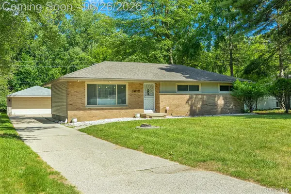 22400 Leewright Avenue, Southfield, MI 48033