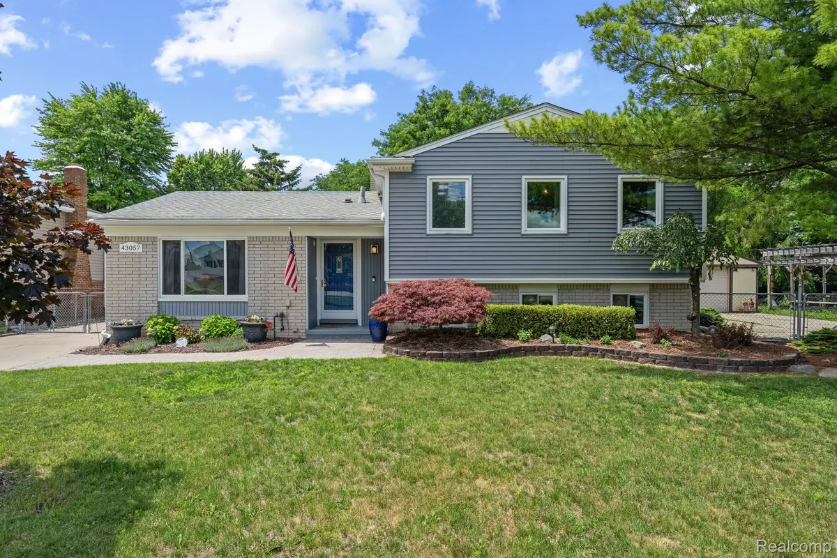 43057 Bond Court, Sterling Heights, MI 48313 - #1