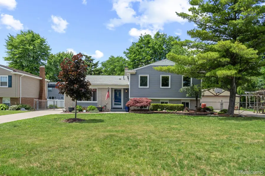43057 Bond Court, Sterling Heights, MI 48313 - #2