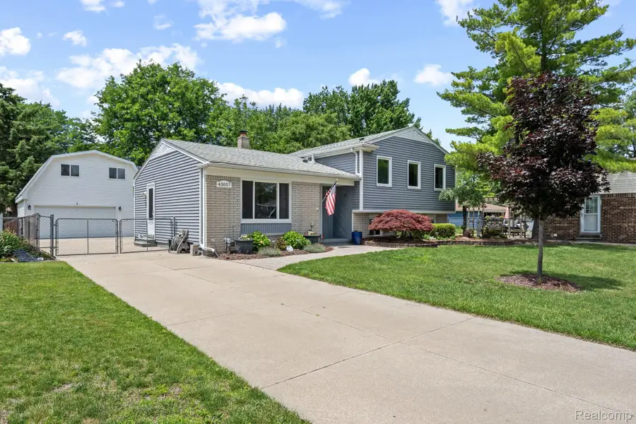43057 Bond Court, Sterling Heights, MI 48313 - #3