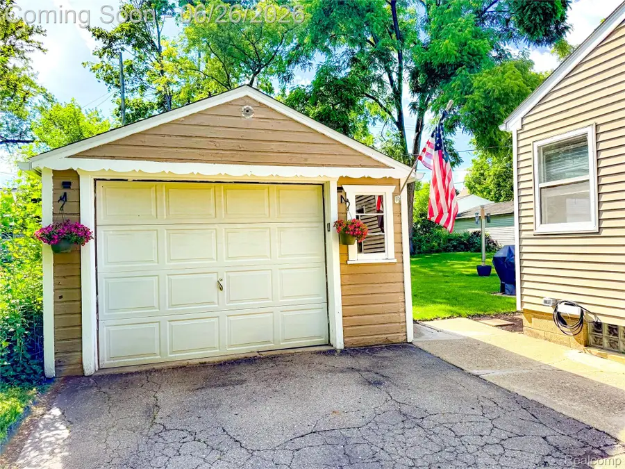 610 N Barnard Street, Howell, MI 48843 - #3