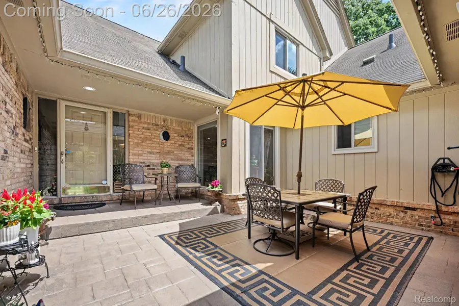 2202 Elm Circle, Shelby, MI 48316 - #2