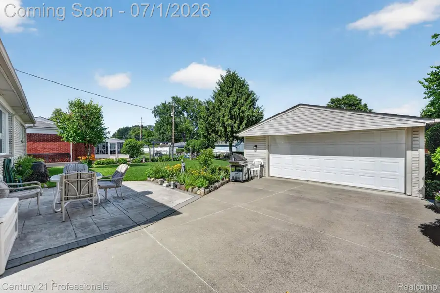 15124 Hix Street, Livonia, MI 48154 - #3