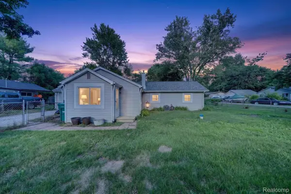 9110 Grove Drive, WhitmoreLake, MI 48189