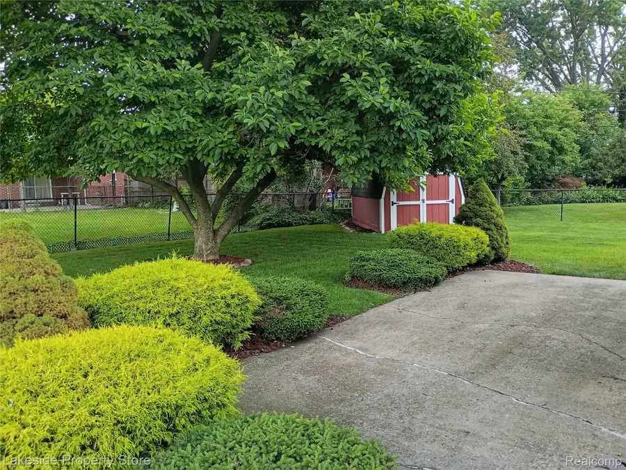 32621 Whitley Circle, Warren, MI 48088 - #2
