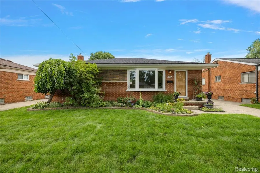 1271 Beaupre Avenue, Madison Heights, MI 48071 - #2