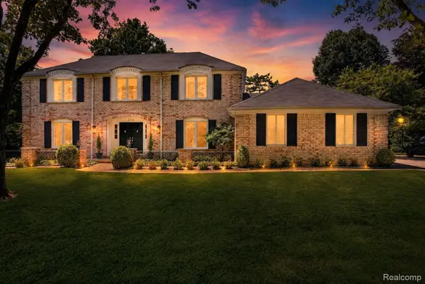 2574 Fox Chase Drive, Troy, MI 48098