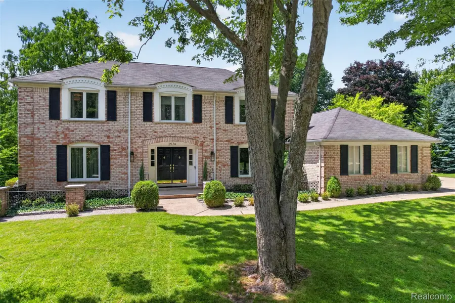2574 Fox Chase Drive, Troy, MI 48098 - #2