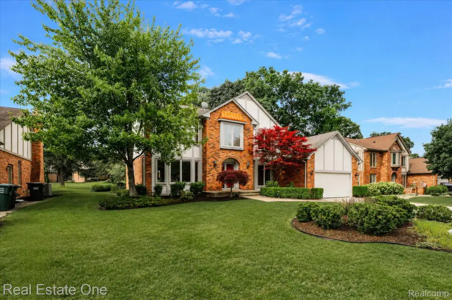 3393 Charlwood Drive, Rochester Hills, MI 48306 - #2