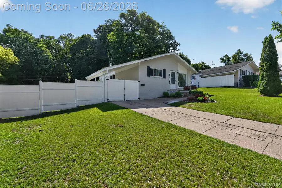 852 Manor Drive, Milford, MI 48381 - #2