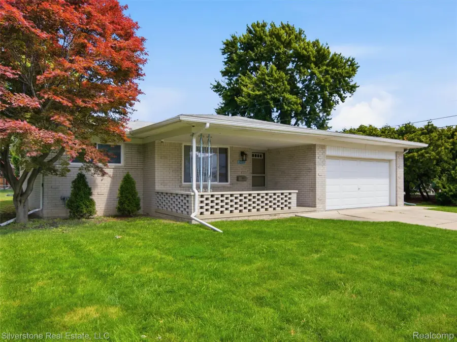 30314 Birch Tree Drive, Warren, MI 48093 - #2