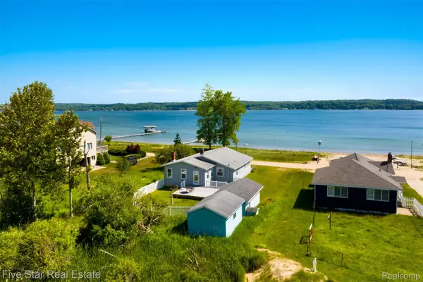 2588 Lakeview Road, Onekama, MI 49675