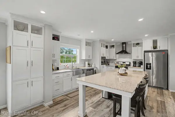 6435 Prince Blvd, Fenton, MI 48430