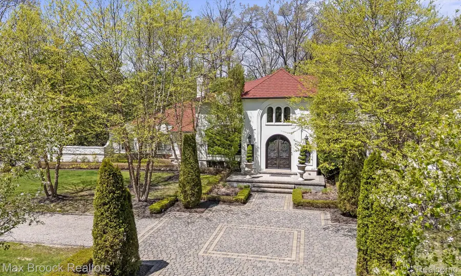 5190 Clarendon Crest Street, Bloomfield, MI 48302 - #2