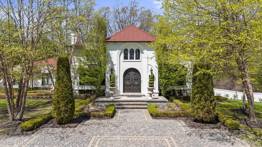 5190 Clarendon Crest Street, Bloomfield, MI 48302 - #3