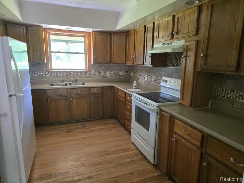 5848 Fostoria Road, Columbiaville, MI 48421 - #2