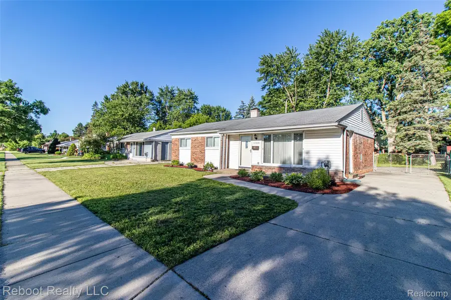 32339 Chalfonte Drive, Warren, MI 48092 - #2
