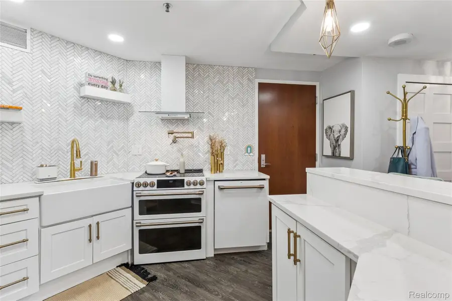 1001 W Jefferson Avenue #300-7H, Detroit, MI 48226 - #3
