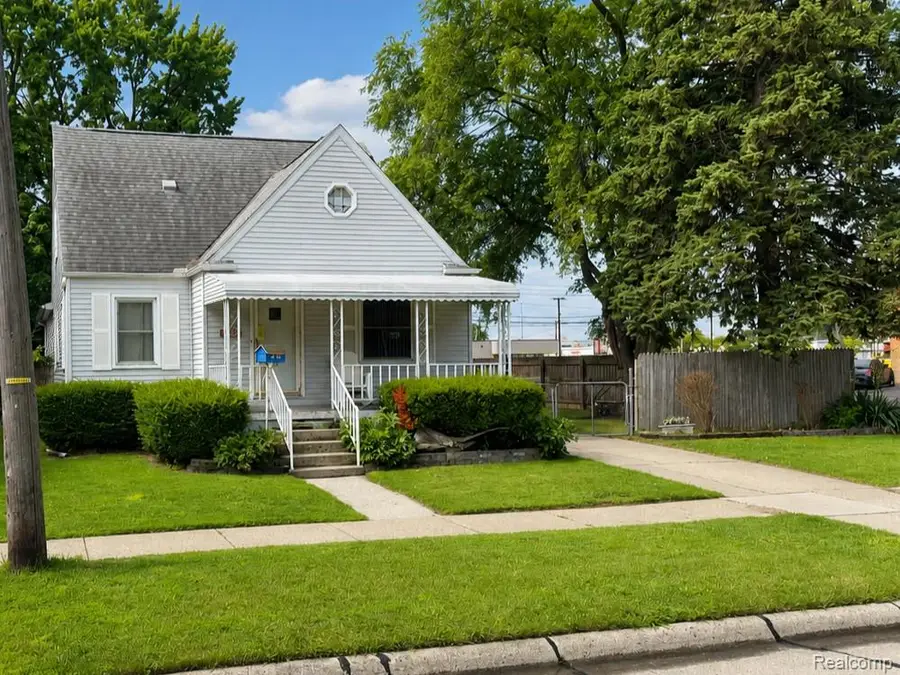 8056 Central, Center Line, MI 48015 - #2