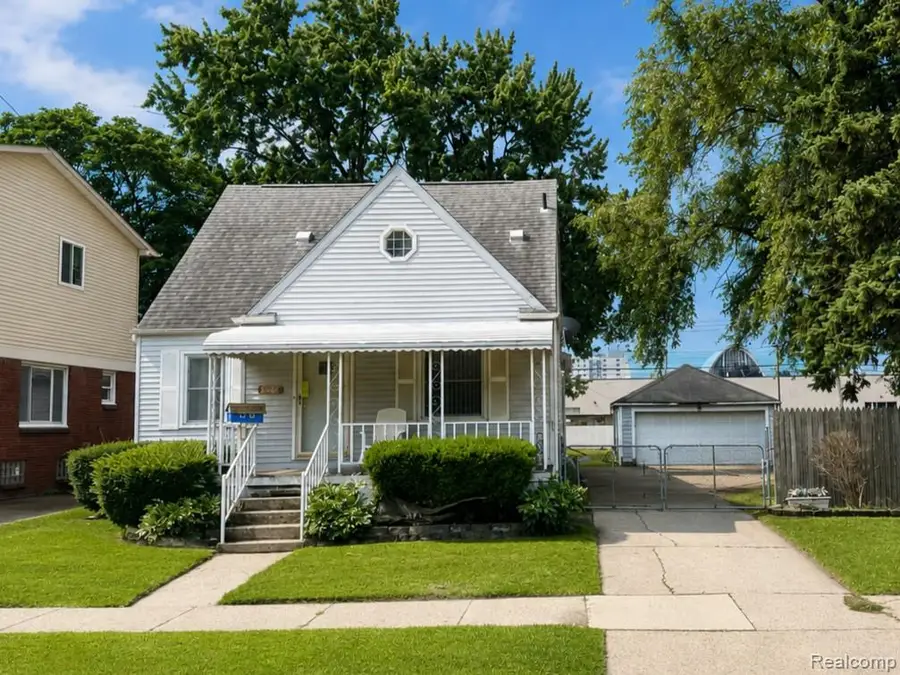 8056 Central, Center Line, MI 48015 - #3