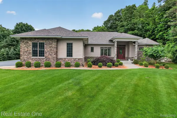 1161 Oakwood Road, Ortonville, MI 48462
