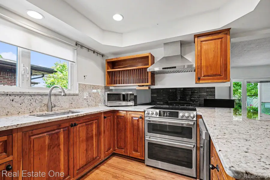 36424 Clifford Drive, Sterling Heights, MI 48312 - #2