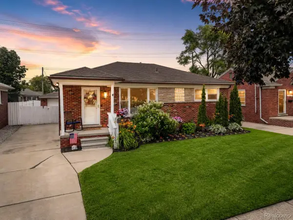 20304 California Street, StClairShores, MI 48080