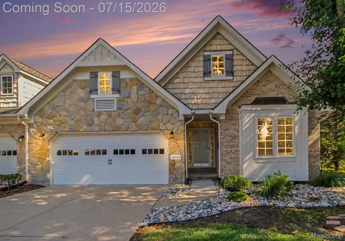 15744 Hunters Grove, Livonia, MI 48154 - #1