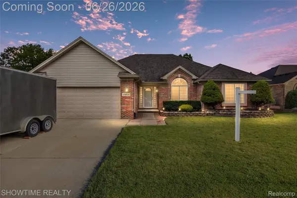 15854 Candle Drive, Macomb, MI 48042