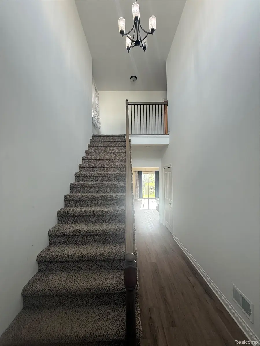 11849 Hines Place Drive, Livonia, MI 48150 - #2