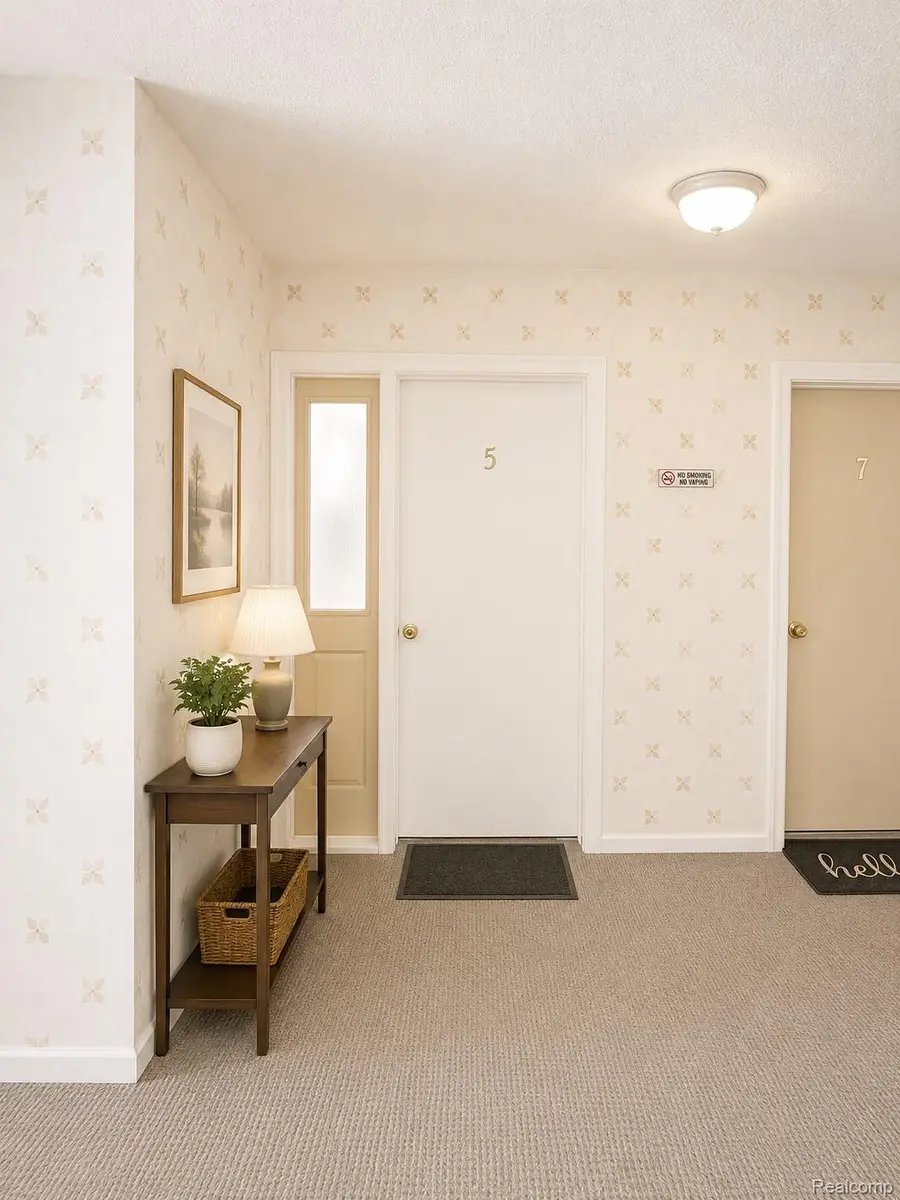 33234 Kingslane Court #5, Farmington, MI 48336 - #3