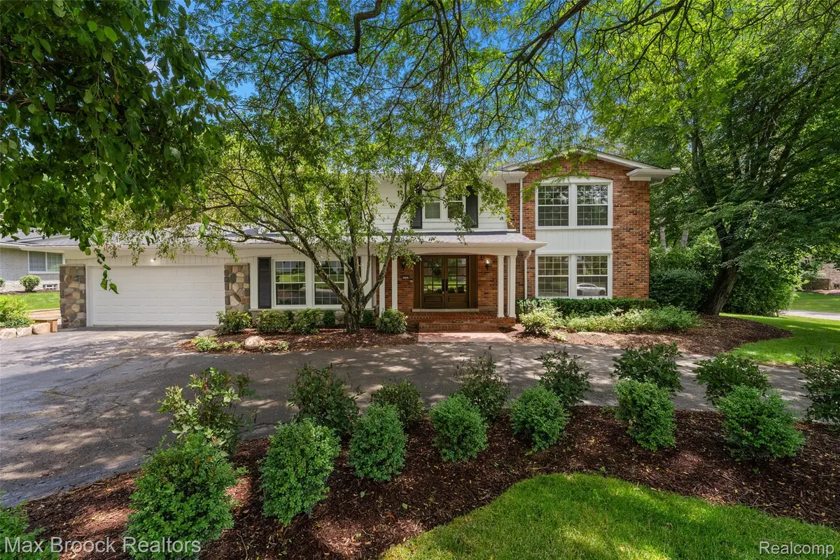 4525 Valleyview Drive, West Bloomfield, MI 48323 - #1