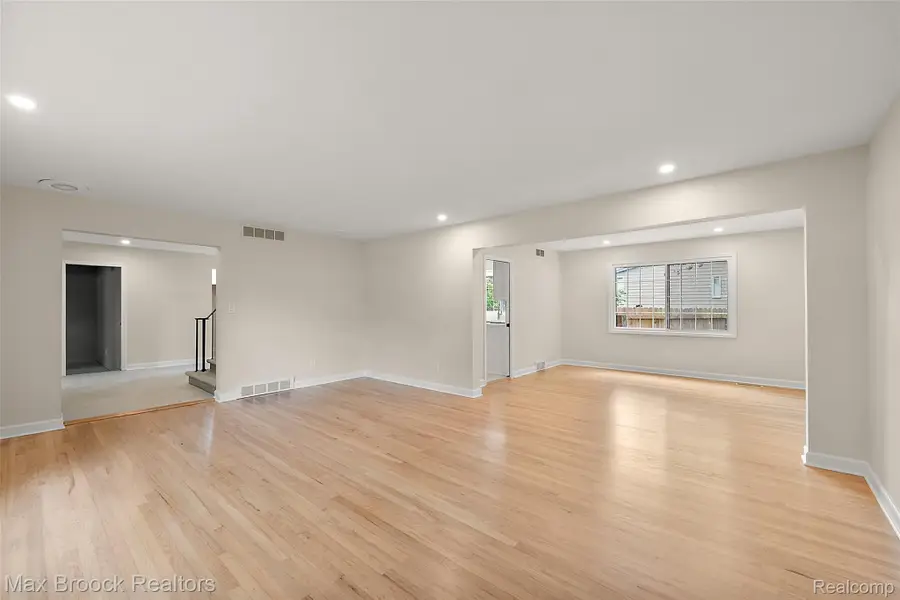 4525 Valleyview Drive, West Bloomfield, MI 48323 - #3