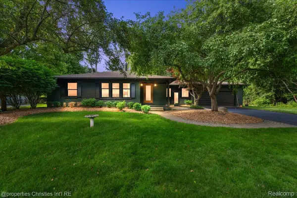 27331 Gardenway Road, Franklin, MI 48025
