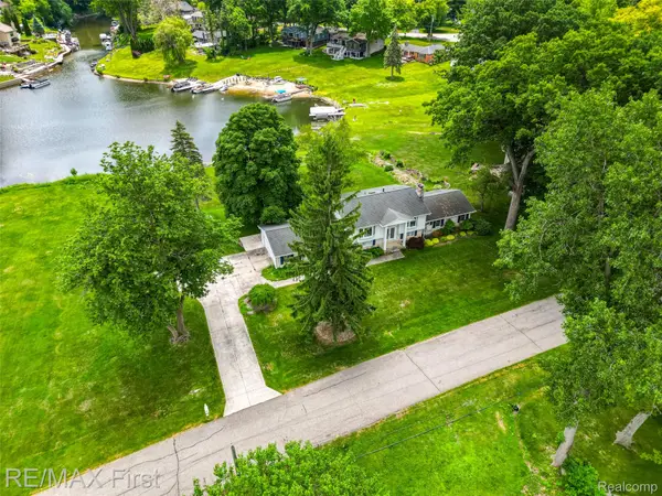 7436 Oak Bay Drive, WhiteLake, MI 48383