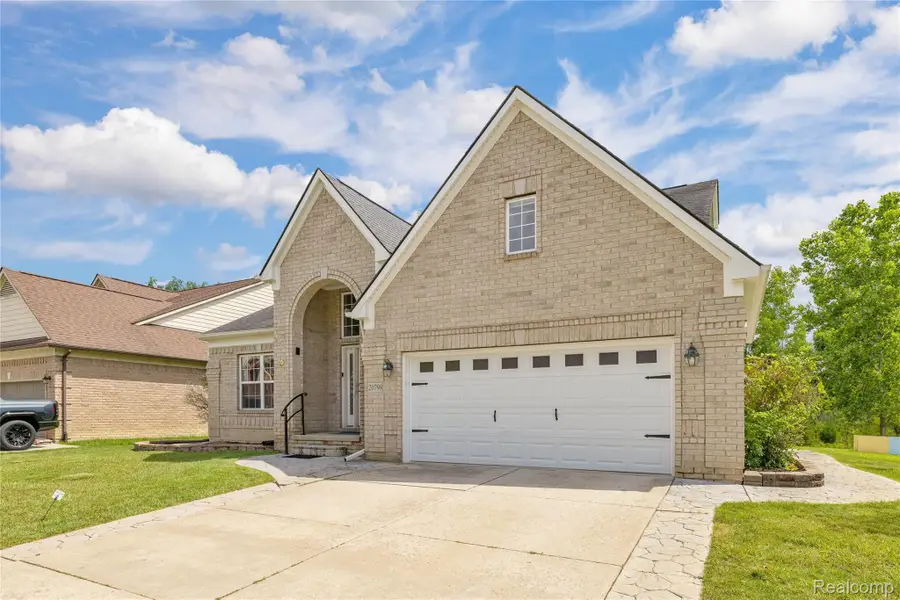 20798 Oak Ridge Drive, Clinton Township, MI 48036 - #2