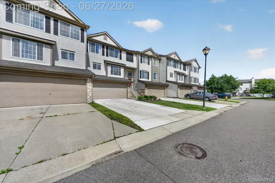 217 Oak Ridge Drive, Pontiac, MI 48341 - #2