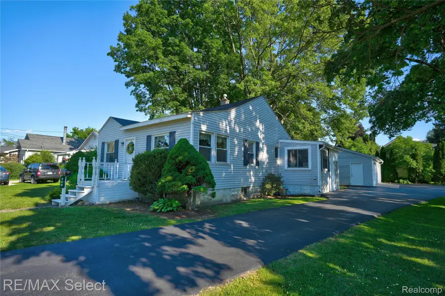 406 E Vienna Street, Clio, MI 48420 - #2