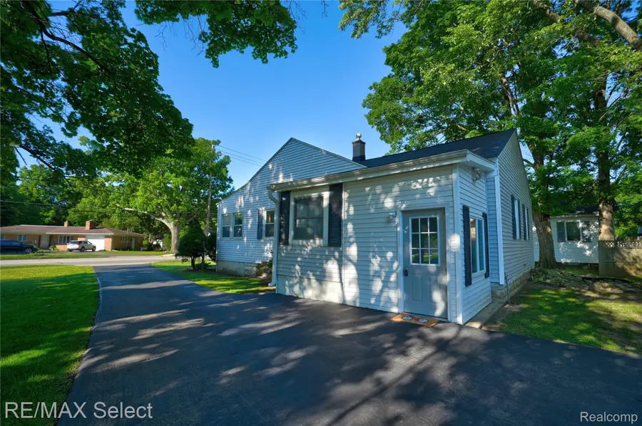 406 E Vienna Street, Clio, MI 48420 - #3