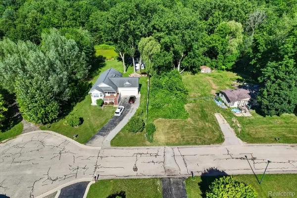 4975 Pleasant Creek Avenue Ne, ComstockPark, MI 49321
