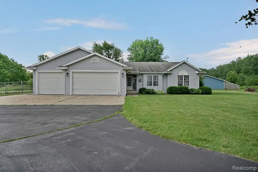 3334 E Freeland Road, Freeland, MI 48623 - #2