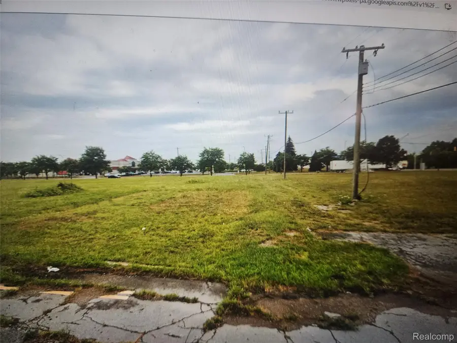 11400 E Jefferson Avenue, Detroit, MI 48214 - #2