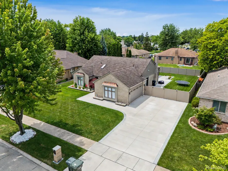 35105 Wellston Avenue, Sterling Heights, MI 48312 - #2