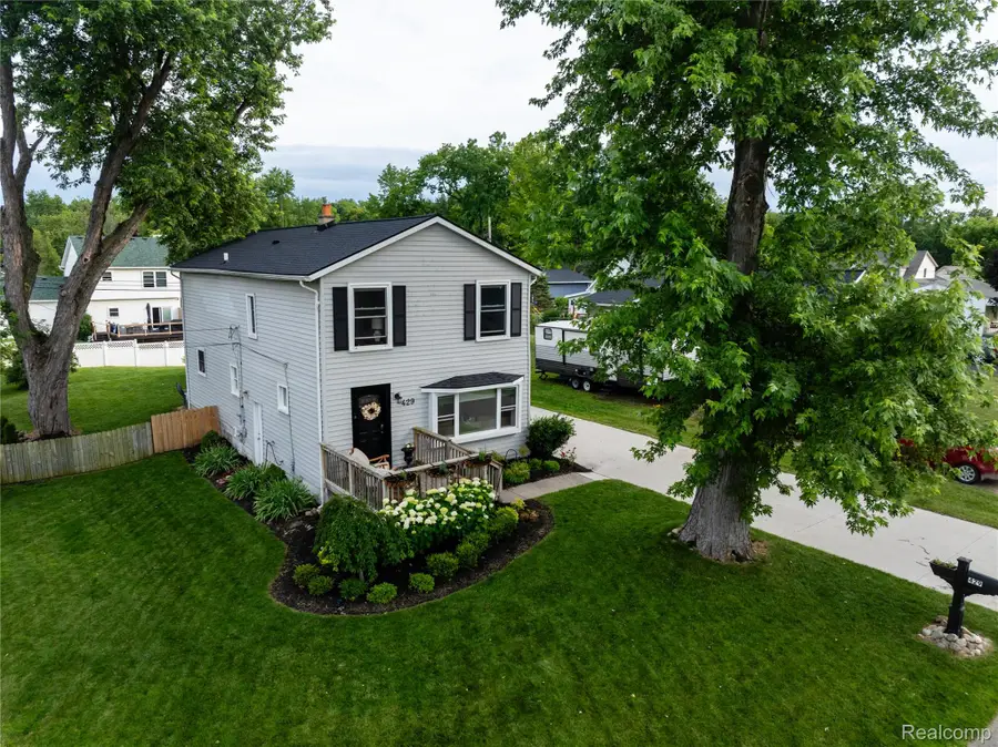 429 Dorothy Street, South Lyon, MI 48178 - #2